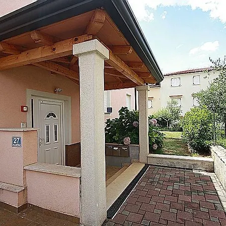 Bilic With Balcony Apartment